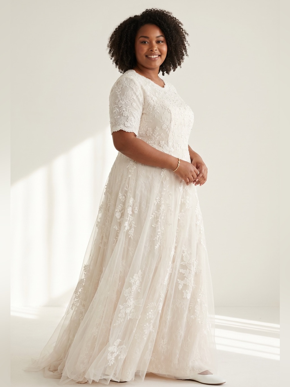 Elegant White and Ivory Lace A-Line Gown Melissa Sweet Wedding Dress size 4 New
